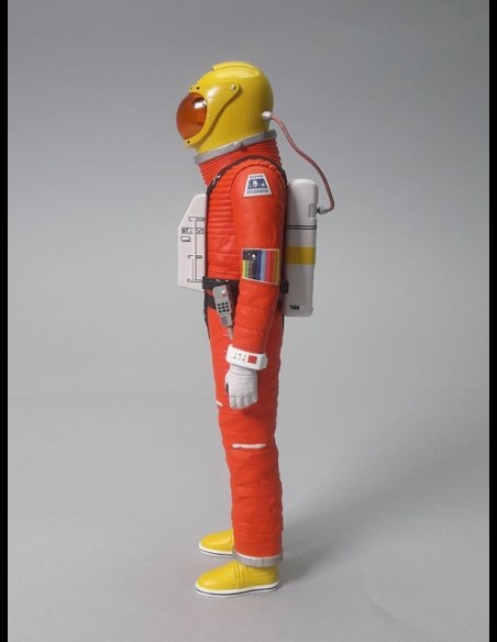 SIXTEEN 12 - Spazio 1999 Commander Koenig in spacesuit A.Figure