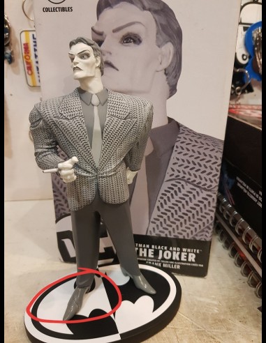 DC DIRECT - Batman B/W Joker by Frank Miller