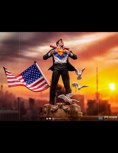 IRON STUDIOS - Superman Clark Kent Deluxe 1/10 Statua