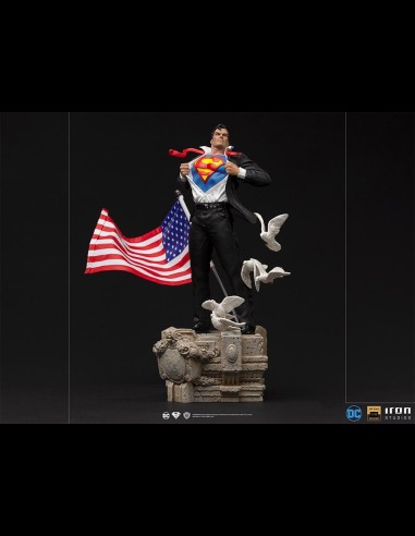 IRON STUDIOS - Superman Clark Kent Deluxe 1/10 Statua