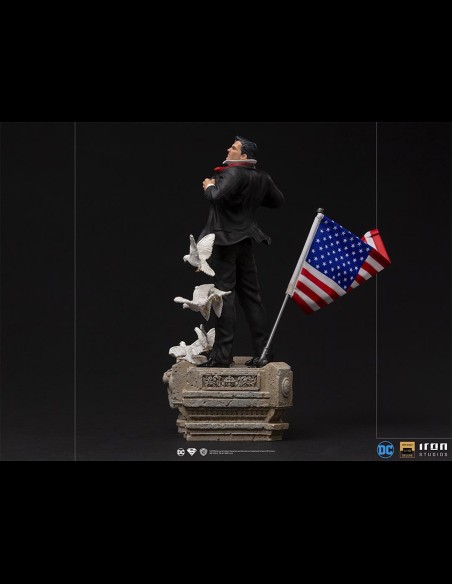 IRON STUDIOS - Superman Clark Kent Deluxe 1/10 Statua