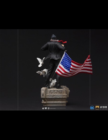 IRON STUDIOS - Superman Clark Kent Deluxe 1/10 Statua