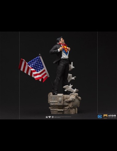 IRON STUDIOS - Superman Clark Kent Deluxe 1/10 Statua