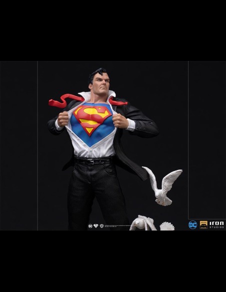 IRON STUDIOS - Superman Clark Kent Deluxe 1/10 Statua