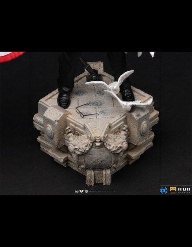 IRON STUDIOS - Superman Clark Kent Deluxe 1/10 Statua