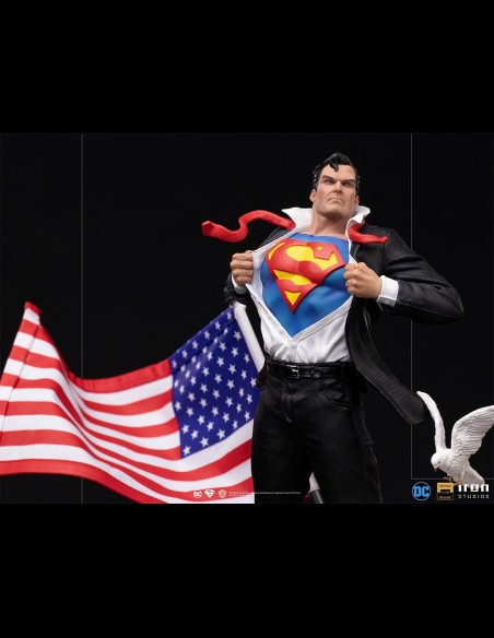 IRON STUDIOS - Superman Clark Kent Deluxe 1/10 Statua