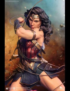 TOYNAMI - DC Comics: Gal Gadot Wonder Woman 1:4 Scale Statue