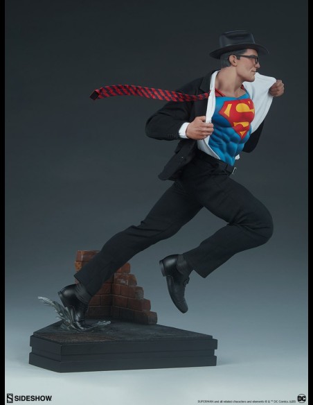 SIDESHOW - DC Comics: Superman Call to Action Premium 1:4 Scale Statue
