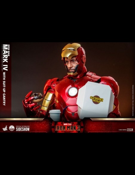 HOT TOYS - Marvel: Iron Man 2 - Iron Man Mark IV with Suit-Up Gantry 1:4 Scale Figure Set