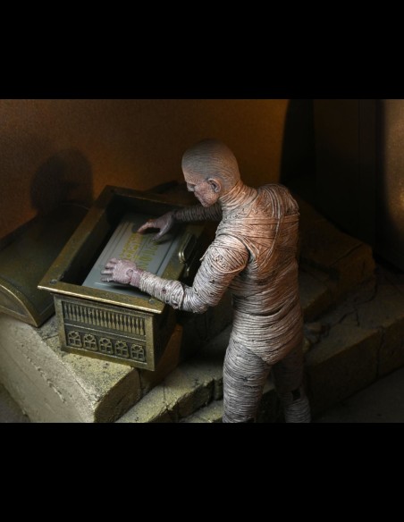 NECA - Universal Monsters Accessory Pack for Action Figures The Mummy