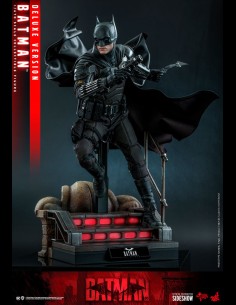 HOT TOYS DELUXE - DC Comics: The Batman - Batman 1:6 Scale Figure 2
