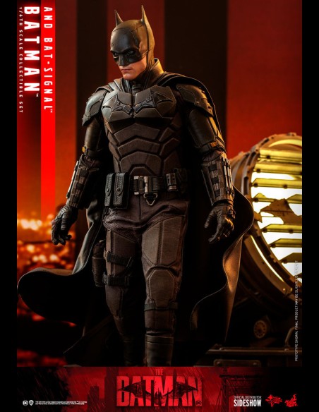 HOT TOYS - DC Comics: The Batman - Batman and Bat-Signal 1:6 Scale Figure Collectible Set