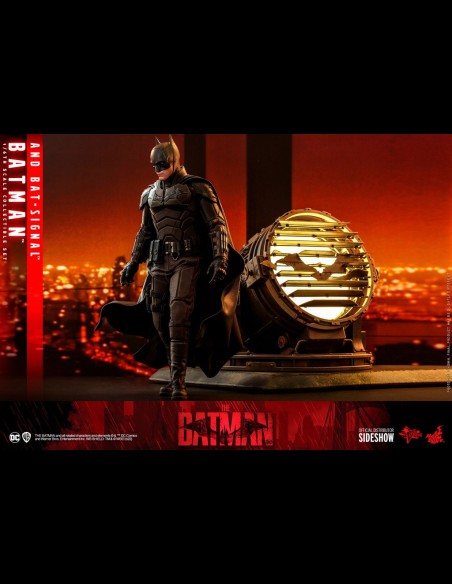 HOT TOYS - DC Comics: The Batman - Batman and Bat-Signal 1:6 Scale Figure Collectible Set
