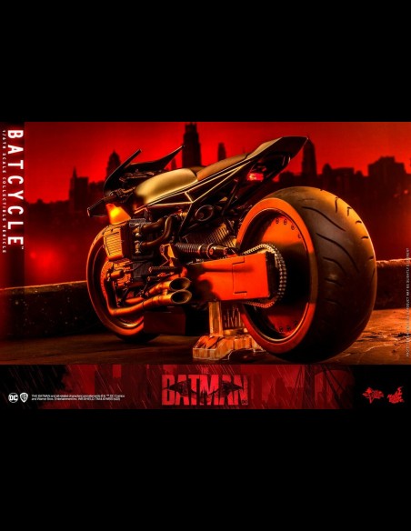 HOT TOYS - DC Comics: The Batman - Batcycle 1:6 Scale Replica